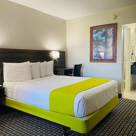 Days Inn By Wyndham Irving Grapevine Dfw Airport North Eksteriør bilde