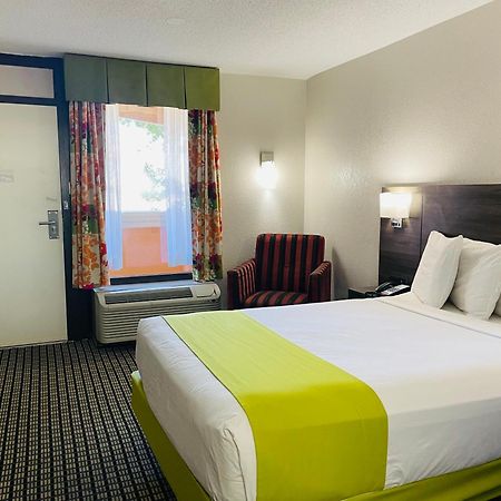 Days Inn By Wyndham Irving Grapevine Dfw Airport North Eksteriør bilde