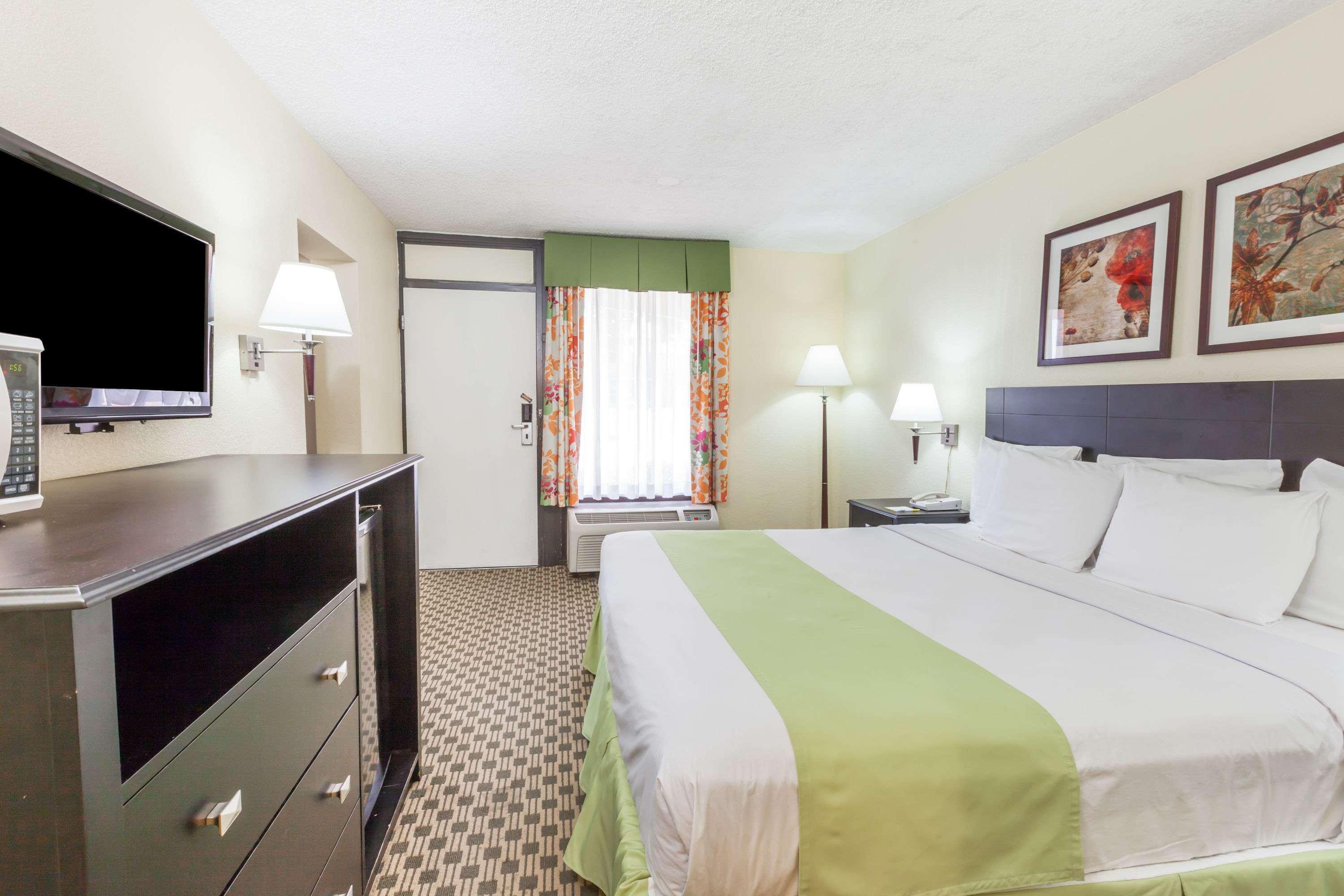 Days Inn By Wyndham Irving Grapevine Dfw Airport North Eksteriør bilde