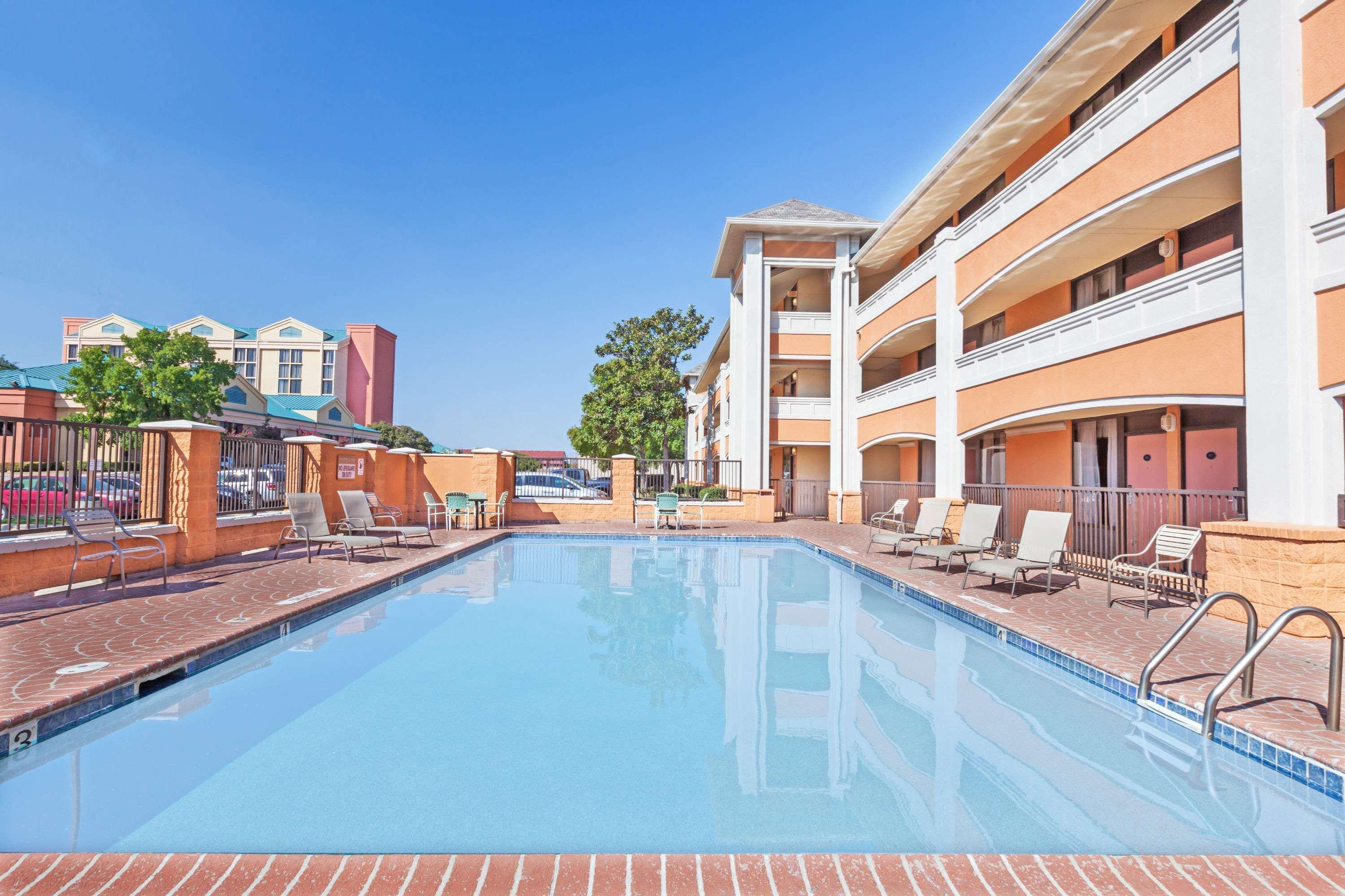 Days Inn By Wyndham Irving Grapevine Dfw Airport North Eksteriør bilde