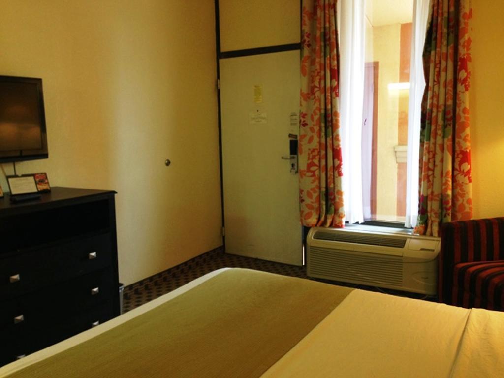 Days Inn By Wyndham Irving Grapevine Dfw Airport North Eksteriør bilde