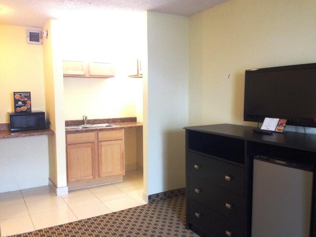 Days Inn By Wyndham Irving Grapevine Dfw Airport North Rom bilde